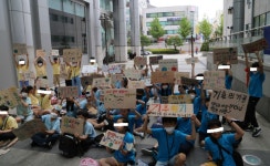 수원 신영초 교사, 더운 날씨에 학생들에게 길바닥에서 죽은시늉 강요?