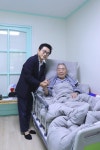 대한보청기판매대전지사주 | 스타키보청기, '마지막 재일 애국지사' 오성규 지사에게 AI보청기 지원