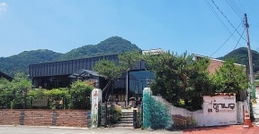 청주 대청댐 카페 향기나무커피, 마스터가 직접 빚은 千의 맛! 로스팅 커피로 유명
