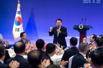 尹 대통령, 재외공관장 초청 만찬…