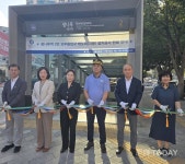 박성연 시의원, 광나루역 2번 출입구 캐노피 설치 개통식 참석