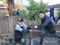 쎌러블 153 의원, 겨울나기 프로젝트...사랑의 연탄 나눔 봉사 활동 펼쳐