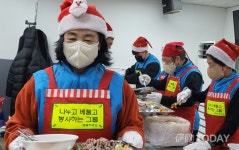 나베봉 그룹, 산타클로스들... 소외계층 위한 무료 배식 봉사 펼쳐