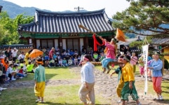 밀양시, 2025년 향교·서원 국가유산 활용...밀양향교, 선비풍류 공연으로 문화 향연 펼쳐