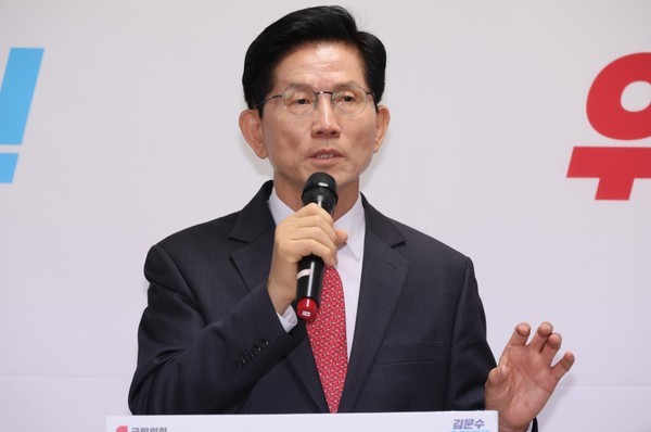 김문수 대선 후보, 국민의힘 대통령 후보 자격 회복 후 등록 대한민국을 위대한 나라로 만들 것