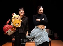 연극 정희정, 부산 광안리 어댑터씨어터에서 개막