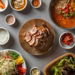 광안리 해변 앞, 족발로 승부하는 오향맛족…단골이 지켜낸 전통의 맛