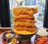 부산 온천천 카페거리 흐를류,  덮밥과 곰탕으로 일식의 깊이를 담다