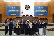 김영옥 서울시의회 보건복지위원장, 농아인협회 광진구지회 회원들... 본회의장 참관