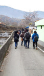 옥화주막 방벽에 적힌 사연들을 보며 막걸리를 들이키다