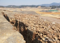 진주 정촌 공룡발자국 화석산지 보존· 관광자원화 길 산 너머 산