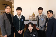 진주 진양고 학생들 교내에 작은 소녀상 건립해 화제