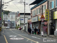인도 없는 아찔한 등굣길 대책 마련 시급
