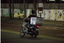 일 년에 800-900만 원 벅찬 보험료...타인 이륜차 번호판 불법 도용한 배달라이더 눈물