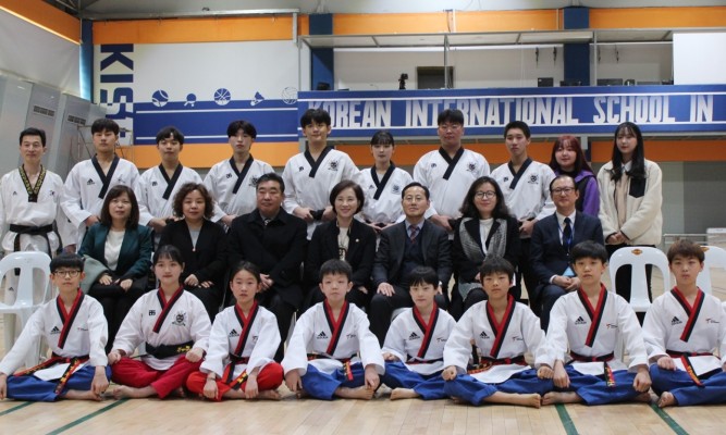 유은혜 교육부장관, 북경한국국제학교 방문 | 포토뉴스