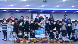 [지자체의 SR] 양주시 용인대 MBA태권도장 회천4동에 사랑의 라면 전달
