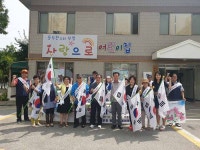 [지자체의 SR] 바르게살기운동 동두천시협의회 관내 아파트에 태극기 전달