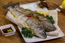 판로 막힌 산천어 소비진작...롯데百, 산천어 구이·조림·매운탕 밀키트 판매