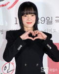 [포토]  싱글 인 서울 손하트 하고 있는 임수정