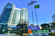 경찰, 강호동 농협중앙회장 사무실 압수수색…금품수수 등 혐의