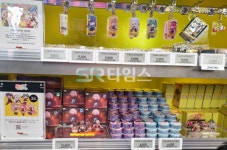 [르포] 편의점 맞아? 성수 한복판 힙한 젠지 감성…이마트24 트렌드랩 출격