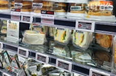 [르포] 편의점 맞아? 성수 한복판 힙한 젠지 감성…이마트24 트렌드랩 출격