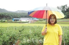 클릭 이사람-여성 족장을 꿈꾸는 새내기 농부
