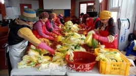 부안 보안면 여성자원봉사회, 사랑愛 김장김치 나눔 행사