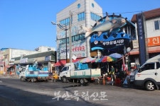 활어차로 혼잡한 부안 수산시장 입구…불만 폭주