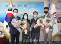 권익현 부안군수, 부안군청 3대 노조 감사패 전달