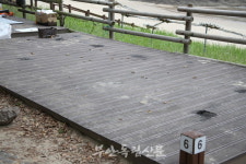 유료 야영장 조성한 변산·모항해수욕장, 실적 점검과 시설 개선 필요해