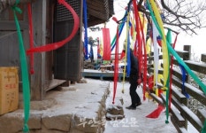 [재 너머 사래 긴 밭-36] 맨맛흔년은 제 서방 굿도 못 본다.