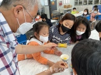 변산초 학생들, 「누에야 뽕잎 줄게 비단실 다오」 권혁도 작가와 만남의 시간 가져