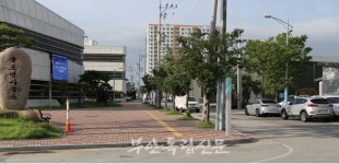 불에 타 사라진 줄포시외버스정류장…반년 넘도록 의자 하나 없어