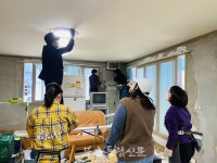 부안 신활력아카데미 집수리 기술 교육생, 노후 경로당 도배 봉사