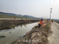 부안 행안면 적십자봉사회, 신기천 정화활동 구슬땀