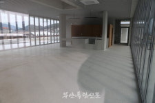 곰소염전스마트복합쉼터는 아직도 멀었다…연이은 사업자 포기로 개업 미지수