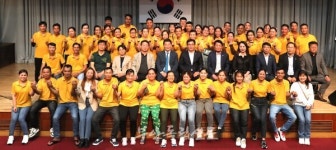 일손 부족 농가에 효자손 되길…베트남 계절근로자 50명 입국해