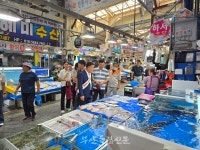 부안군의회 박병래 의장, 추석맞이 장 보러 부안상설시장 찾아