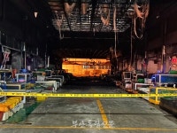 격포항 수산시장에서 화재 발생…11개 점포 소실, 인명피해는 없어