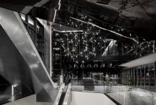 OKNP의 공공미술이야기- 빛의 예술 유리공예 걸작의 아름다운 유혹