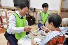 [사회공헌] NH농협은행, 호계실버타운 방문 봉사활동