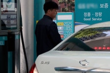 [이지 꿀팁] 한가위 귀성길 주유비 부담 덜어줄 고속도로 최저가 주유소 어디?