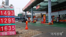 운전자, 손에 기름 냄새 쭉 밴다…셀프주유소 급증