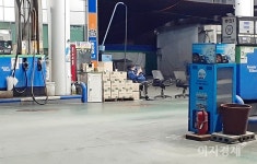 [이지경제의 한 컷] 새벽을 달리는 사람들…회사 성장 일군다