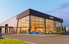 기아차, 7천개 전시장 빨강 버린다…10여년만