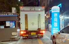 못 지나가, 들렀다가…GS25·CU, 횡포 불구 재무구조 불안