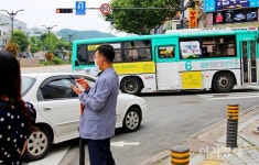 [김필수 교수의 으랏車車車] 사거리, 교통사고 사각지대…사고 확 줄일 수 있다