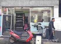 [이지경제의 한 컷] CU 피해라 …문 닫을라