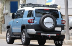 [이지경제의 으랏 車車車] 토요타 SUV, 랜드로버에 압승…英 영화 007서